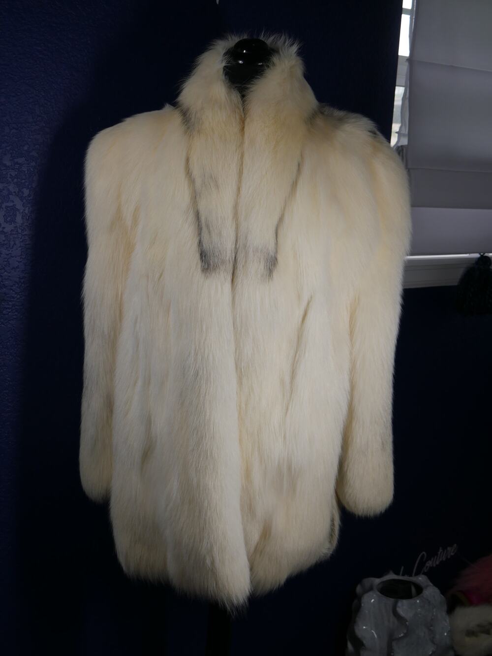 Beautiful Pearl Platinum Fox Fur Coat Jacket & matching hat!